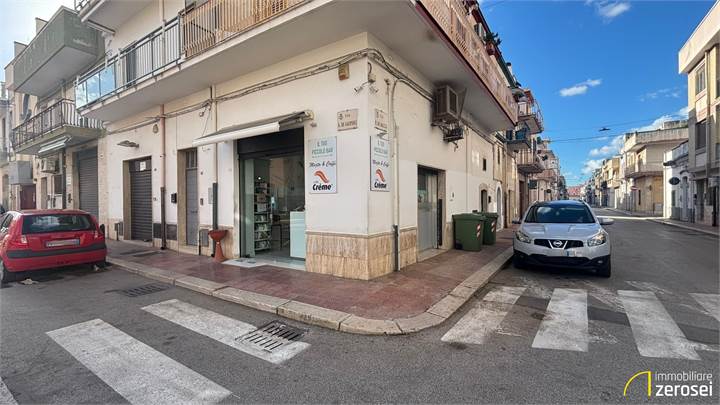 BAR IN VENDITA IN VIADE GASPERI / EDMONDO DE AMICIS